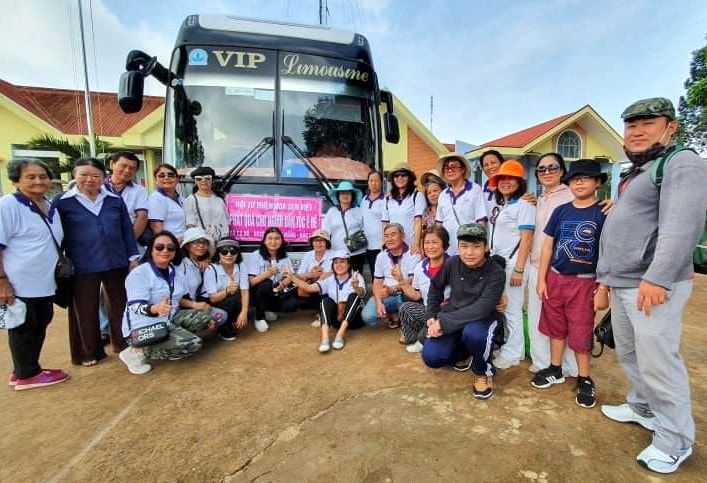 Hoa Sen Việt tặng quà cho người dân tộc Ê Đê nghèo Đắk Lắk 27-06-2020