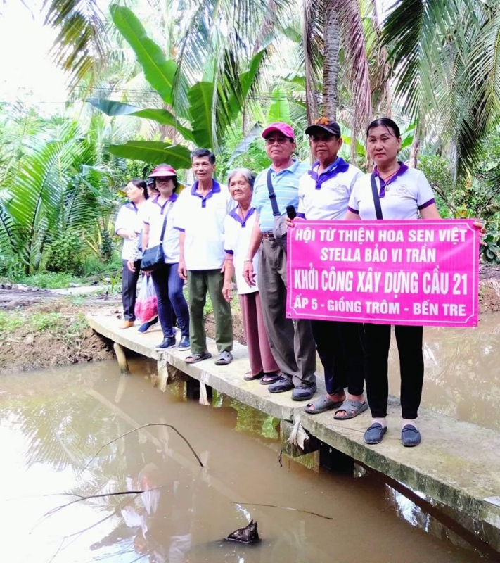 Hoa Sen Viet & G/đ Stella Bảo Vi Trần Xây cầu từ thiện số 21 Giồng Trôm Bến Tre 20 tháng 12,2019