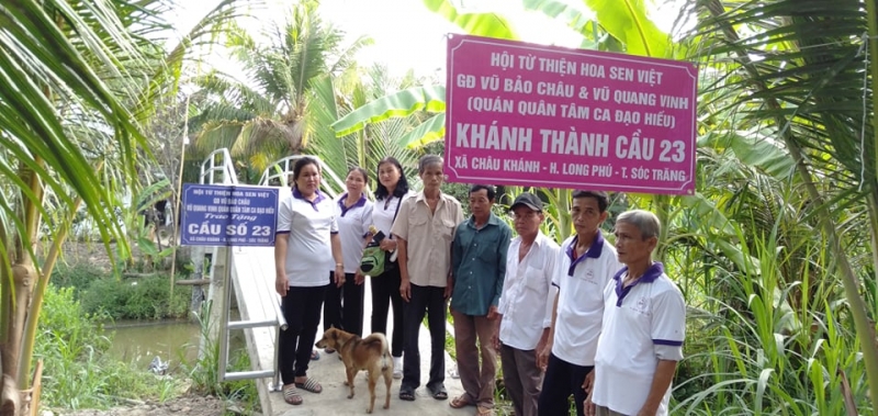 Hoa Sen Việt tặng cây cầu số 23 tại Sóc Trăng ngày 12 tháng 5,2020
