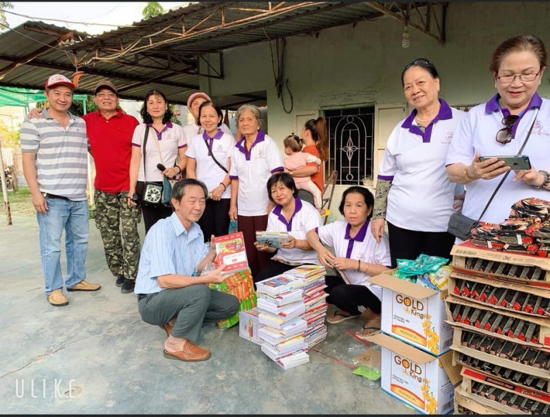 Hoa Sen Việt tặng quà cho học sinh nghèo khổ tại Cổ Thạch, Tuy Phong, Bình Thuận ngày 14 tháng 12, 2019