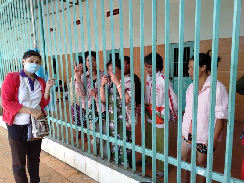 Hoa Sen Việt tặng quà từ thiện cho các bệnh nhân bệnh tâm thần trong đại dịch Coronavirus 22/3/2020