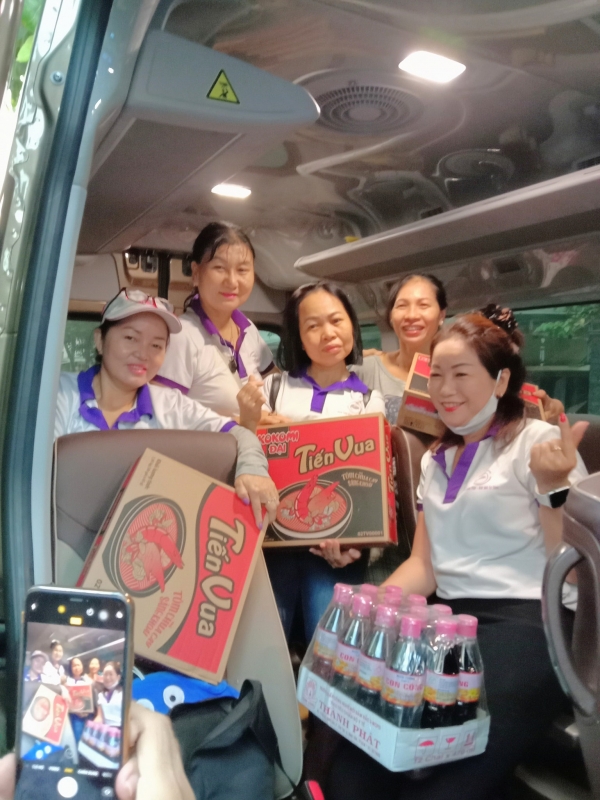Hoa Sen Việt tặng quà từ thiện miền Tây nhiễm mặn 25 tháng 3,2020