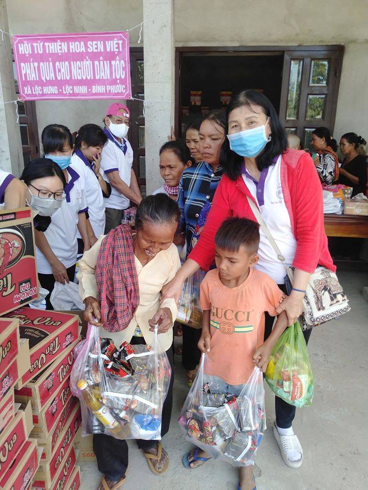 Hoạt động từ thiện 2