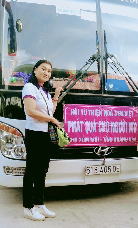 Hoa Sen Việt thăm và tặng quà cho những người mù, khiếm thị tại Khánh Hòa 30/05/2020