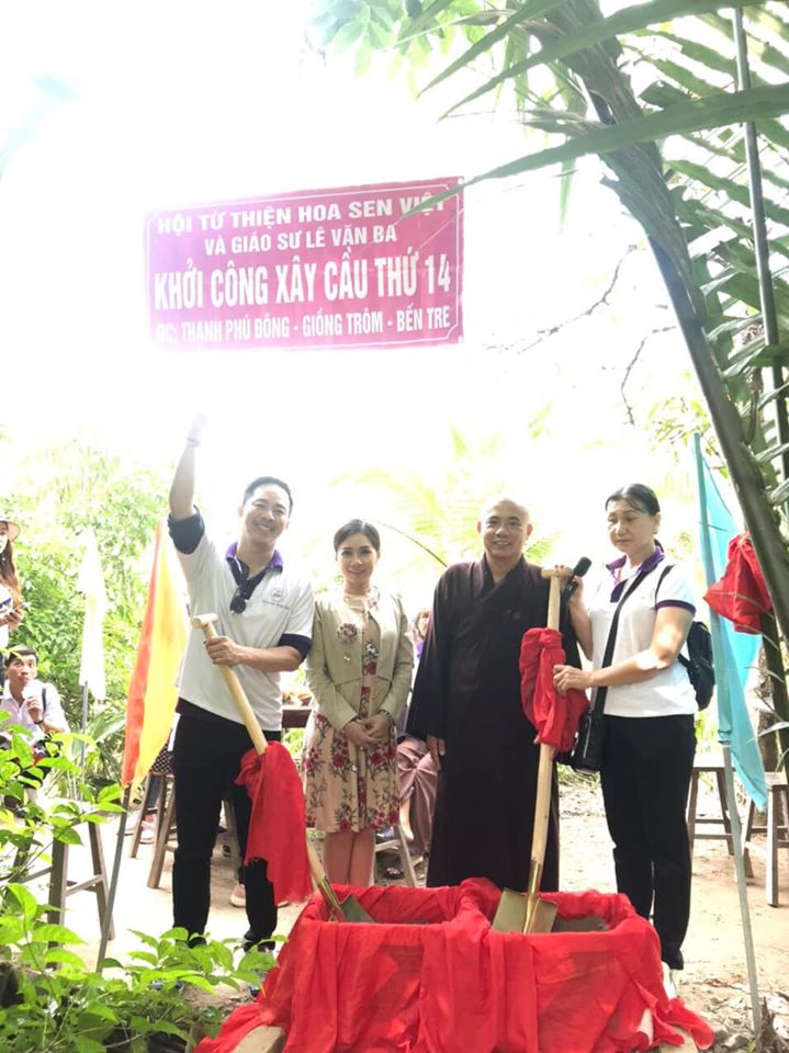 Hoa Sen Việt và G/đ giáo sư Lê Văn Ba khởi công xây cầu số 14 ở Bến Tre 13 tháng 10,2019