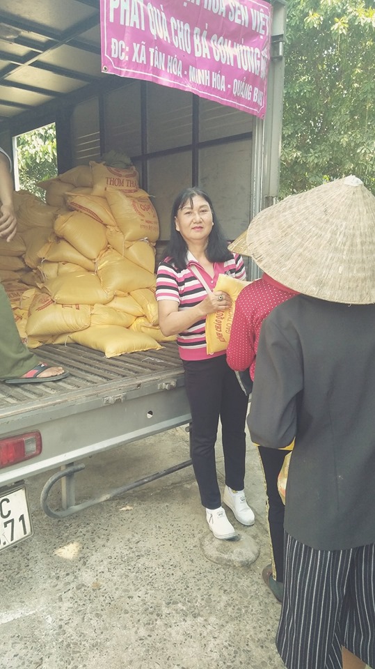 Hội từ thiện Hoa Sen Việt phát quà cho bà con vùng lũ ở Quãng Bình Ngày 05/10/2019
