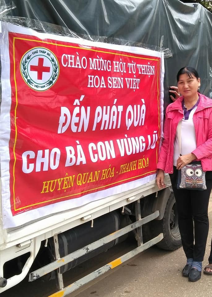 [2018.10.19] PHÁT QUÀ CHO BÀ CON VÙNG LŨ XÃ TRUNG SON, QUAN HÓA, THANH HÓA