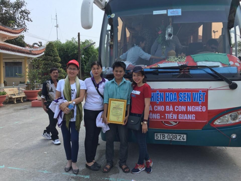 [2018.02.07] Từ thiện 100 phần quà cho các gia đình nghèo Gò Công