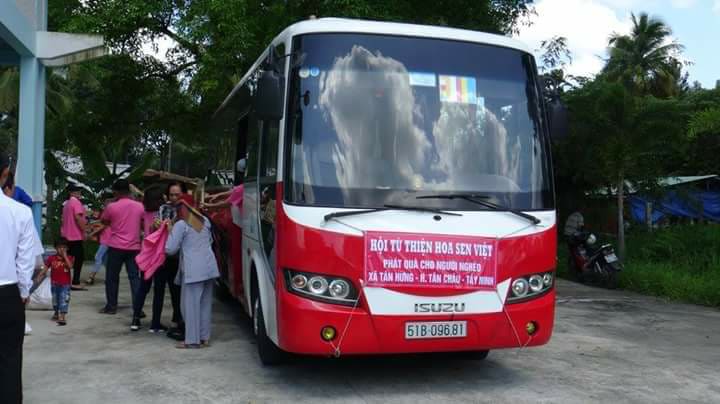 [2017.06] Từ thiện tặng 120 phần quà và 50 thẻ bảo hiểm sức khỏe ở xã Tân Hưng, tỉnh Tây Ninh