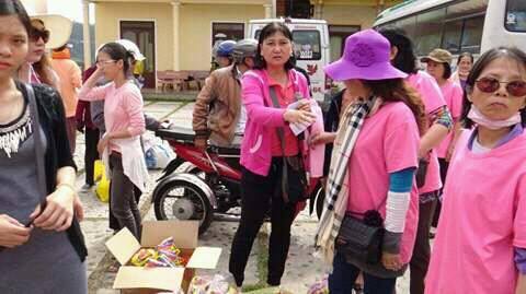[2017.04] Từ thiện tặng 200 phần quà cho bà con nghèo, người mù, tàn tật tại Đà Lạt, Lâm Đồng
